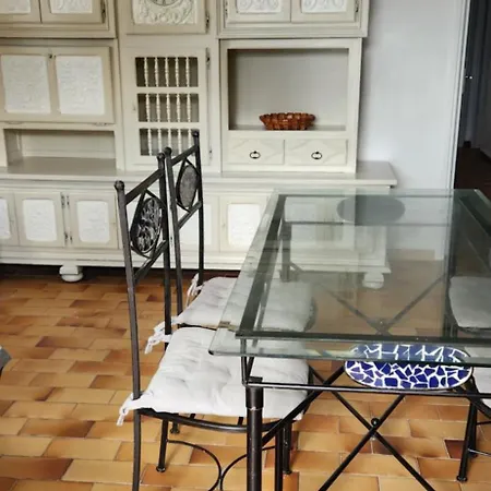 Apartmán T3 En Rez De Jardin D'une
